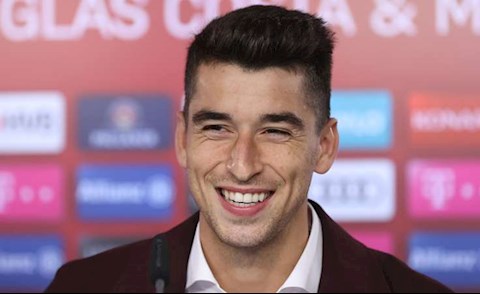 Gặp khó khăn, Marc Roca vẫn quyết ở lại Bayern