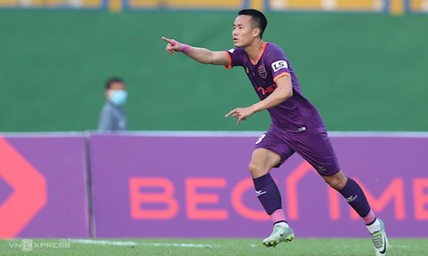 Tô Văn Vũ tái hiện siêu phẩm khó tin từ khoảng cách gần 40m của C.Ronaldo vào lưới Viettel