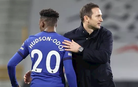 Lampard tiết lộ lý do bỏ rơi Hudson-Odoi bất chấp phong độ cao