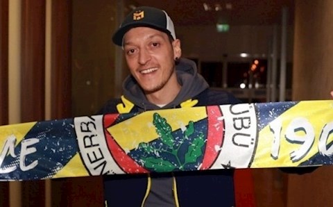 Bị Mikel Arteta phũ, Mesut Ozil vẫn lên tiếng cảm ơn