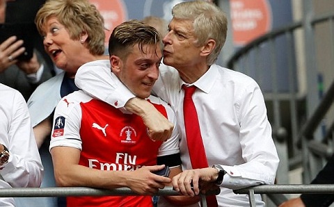 HLV Wenger lên tiếng về sự ra đi của Mesut Ozil