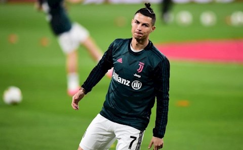 Cristiano Ronaldo mở màn năm 2021 bằng bàn thắng đẹp mắt