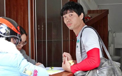 Báo Thái bất ngờ khi Công Phượng mua vé vào xem HAGL