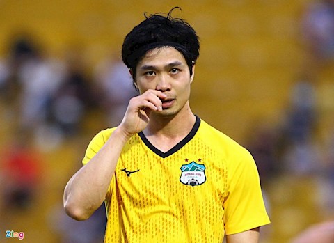 Công Phượng mất oan bàn thắng sau pha bắt việt vị chuẩn từng lông chân của trọng tài