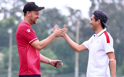 Lee Nguyễn tươi cười trong buổi tập đầu cùng CLB TP.HCM