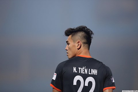 Tiến Linh hụt hẫng khi V.League 2021 tạm hoãn