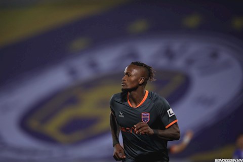 VIDEO: Bad boy Mansaray lập siêu phẩm giúp Bình Dương gỡ hòa Hà Nội