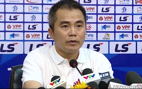 HLV Phạm Minh Đức chỉ trích trọng tài sau trận thua CLB TPHCM