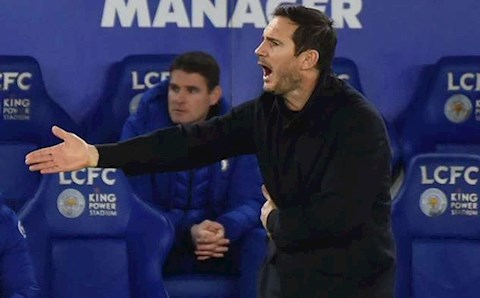 Lampard trước nguy cơ bị sa thải, Hiddink có đôi lời nhắn gửi hậu bối
