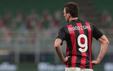 Mario Mandzukic có phá được lời nguyền áo số 9 của Milan?