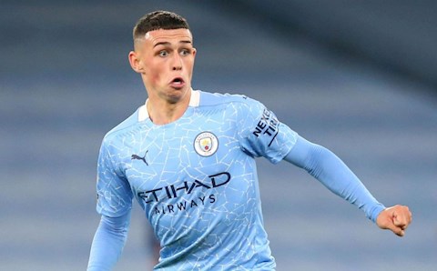 Tỏa sáng rực rỡ, Phil Foden được so sánh với Paul Scholes