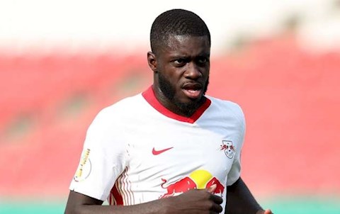 Upamecano đủ khả năng hóa giải cơn khủng hoảng của Liverpool