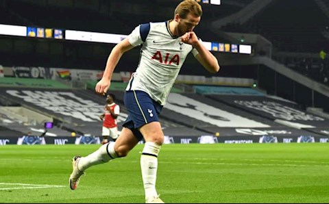 Lại tỏa sáng ở Tottenham, Kane được so sánh với Rooney và Henry