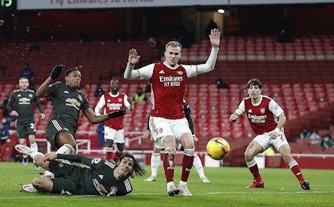 Hòa Arsenal, MU bị Roy Keane chỉ trích thậm tệ