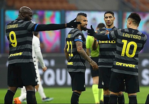 Tàn sát Benevento, Inter Milan kiên trì bám đuổi người hàng xóm trên BXH