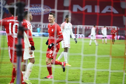 Hiệp 2 bùng nổ, Bayern thắng ngược hoành tráng trong trận đầu năm