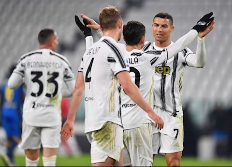 Ronaldo rực sáng, Juventus khai năm tưng bừng