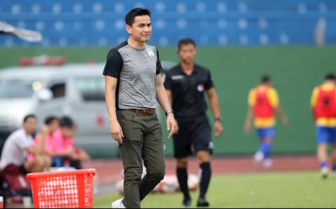 Hòa Nam Định, HLV Kiatisuk thừa nhận HAGL chưa có đội hình mạnh nhất