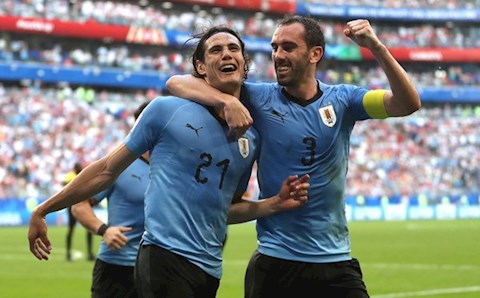 Diego Godin tức giận khi Edinson Cavani phải nhận án phạt