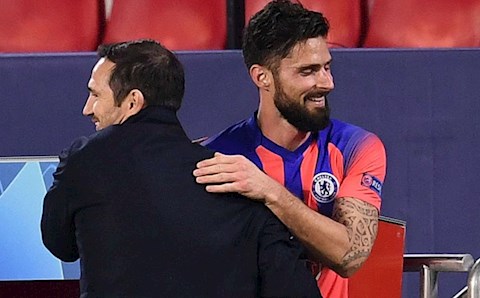 Giroud lên tiếng ủng hộ Lampard trước nguy cơ bị sa thải