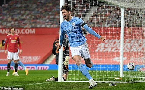 Người hùng tiết lộ bước ngoặt giúp Man City quật ngã MU