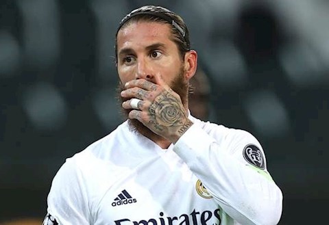 Berbatov khuyên MU đem về lão tướng Ramos