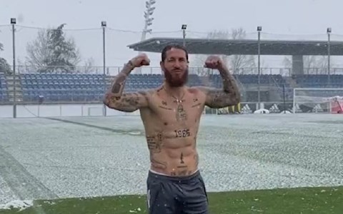 VIDEO: Sergio Ramos và Zlatan Ibrahimovic - Hai siêu nhân bất chấp thời tiết giá lạnh