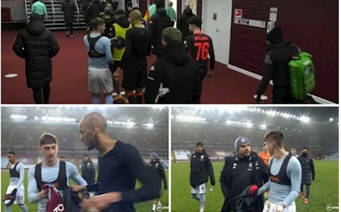 Hài Hước: Cầu thủ Aston Villa đổi áo với Fabinho rồi đòi lại