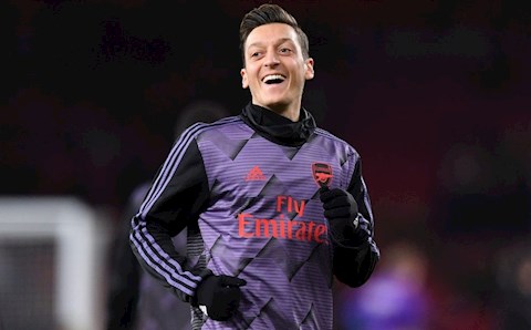 Sao trẻ Arsenal tiết lộ bất ngờ về Mesut Ozil