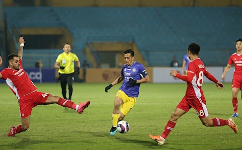 Xem lại pha bắt vô lê hụt đầy đáng tiếc của Văn Quyết