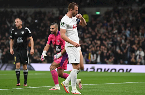 Harry Kane mở tài khoản hoành tráng, Tottenham thắng giải tỏa