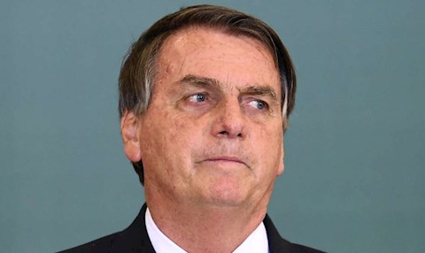 Từ chối tiêm chủng, tổng thống Brazil bị cấm đến sân bóng