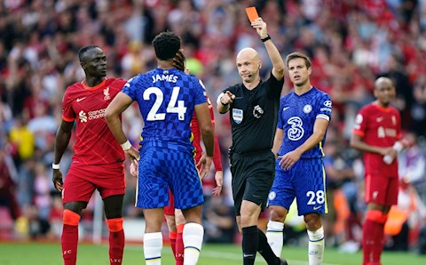 Fan Chelsea tá hỏa vì Anthony Taylor bắt chính