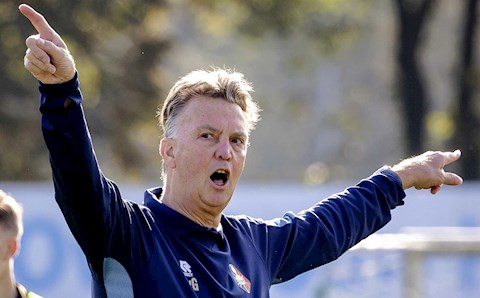 Van Gaal kể tội thói quen xấu của Barca