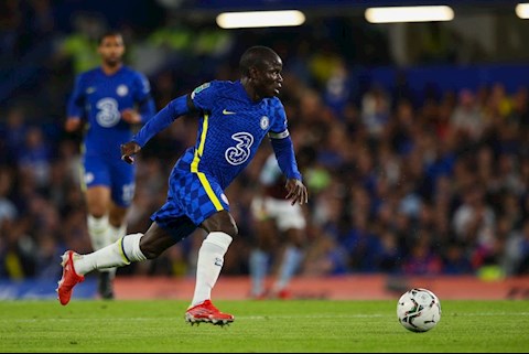 VIDEO: Kante quẩy tung nóc, lập siêu phẩm trên sân tập Chelsea