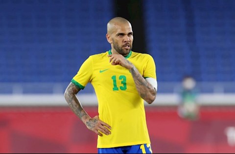 Dani Alves bất ngờ tỏ tình với Barca
