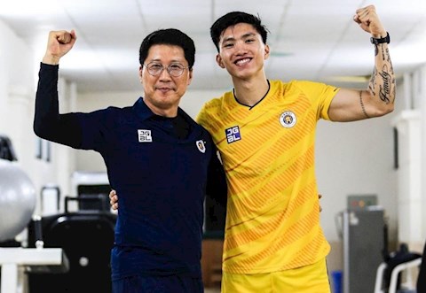 Văn Hậu thực hiện bài tập lạ trước ngày sang Hàn Quốc