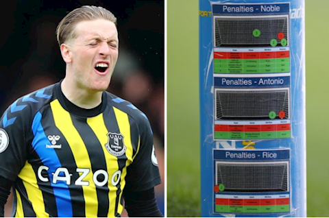 Điều bất ngờ đến từ bình nước của Jordan Pickford