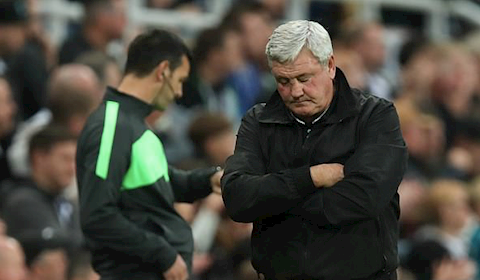 HLV Steve Bruce có thể trụ lại ở Newcastle?
