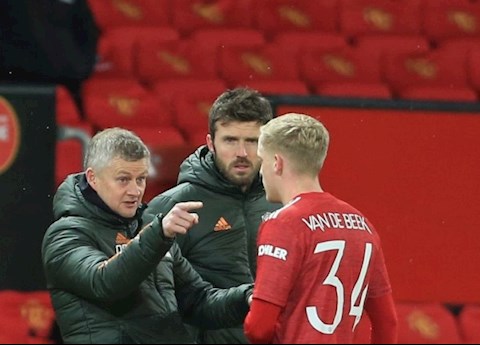 Solskjaer không thay đổi quan điểm về Donny van de Beek