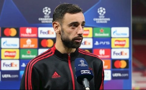 Bị chê đá kém trong hiệp 1 trận Atalanta, Bruno Fernandes phản pháo