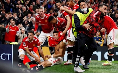 MU và West Ham nhận án phạt từ UEFA vì CĐV quá khích