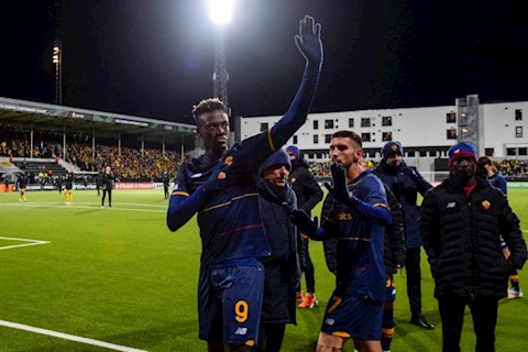 NHM Roma phản ứng cực sốc sau thất bại 1-6 của đội nhà