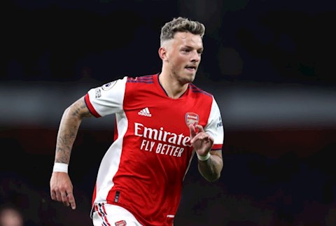 Bom tấn Arsenal chỉ ra hậu vệ phải xuất sắc nhất