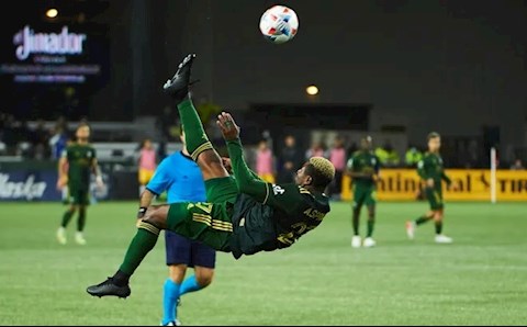 Video: Siêu phẩm “xe đạp chổng ngược” xứng đáng nhận đề cử Puskas ở MLS