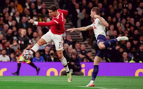 Ronaldo cân bằng kỷ lục vô tiền khoáng hậu của Premier League