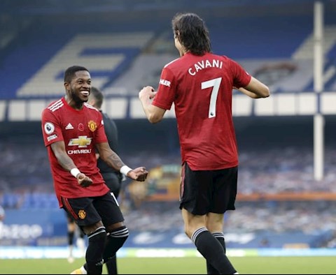 MU mất Fred và Cavani ở trận đấu với Leicester