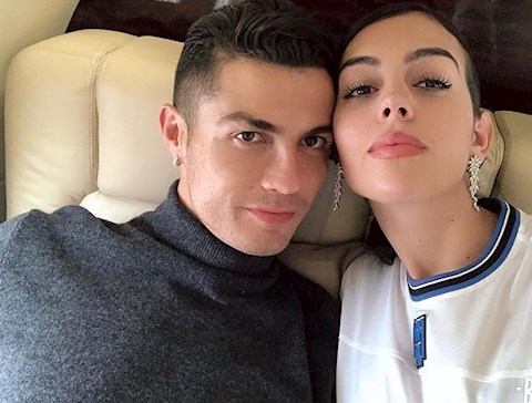 Người đẹp Georgina Rodriguez theo Ronaldo về Bồ Đào Nha