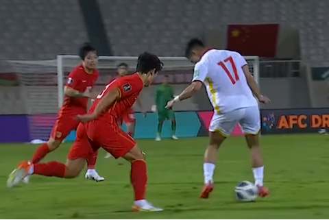 AFC trầm trồ trước màn phối hợp thoát pressing đỉnh cao của ĐT Việt Nam
