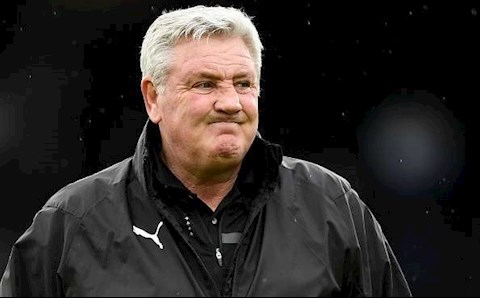 Steve Bruce lo bị Newcastle sa thải
